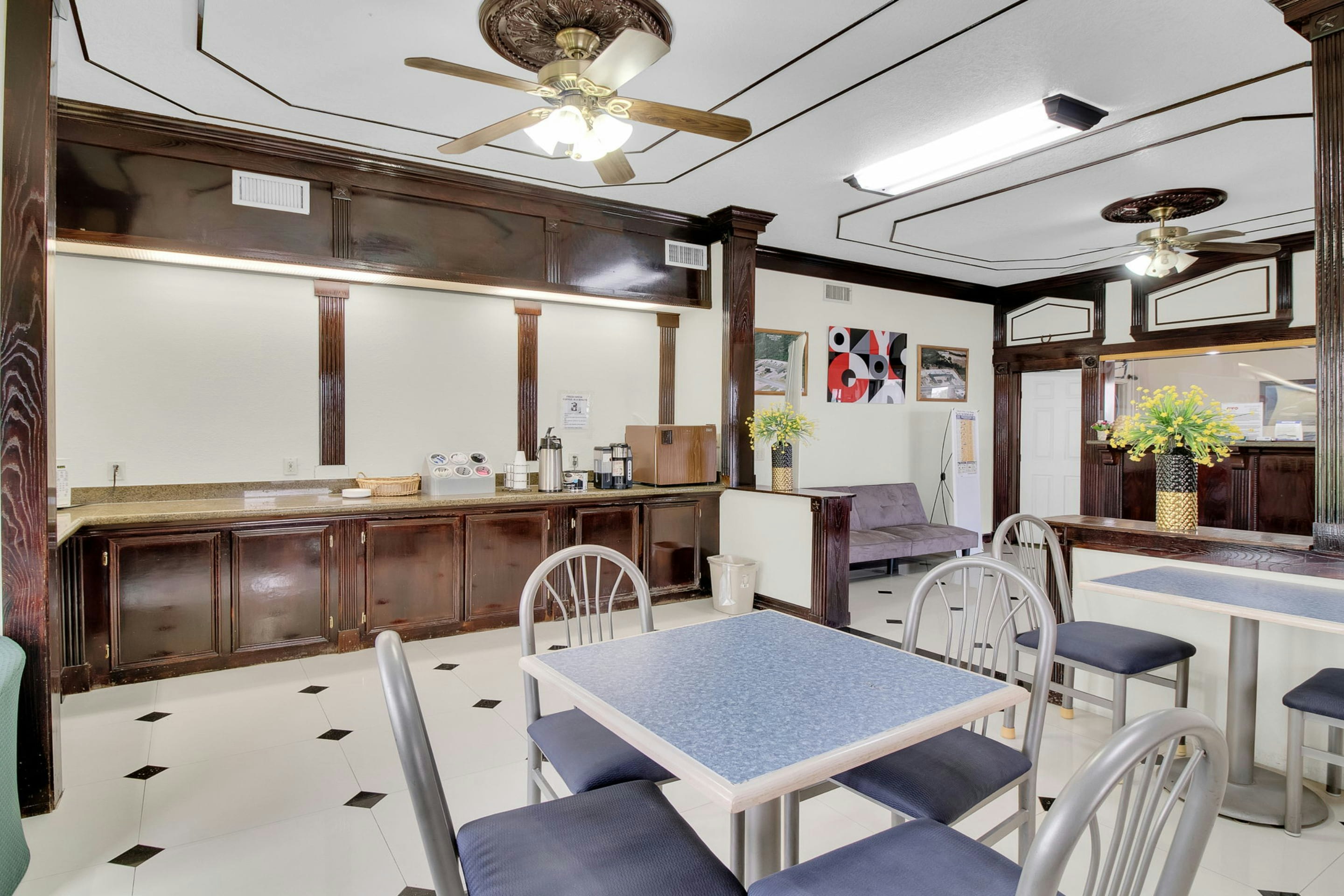 Three Rivers Executive Inn & Suites By OYO 29/37