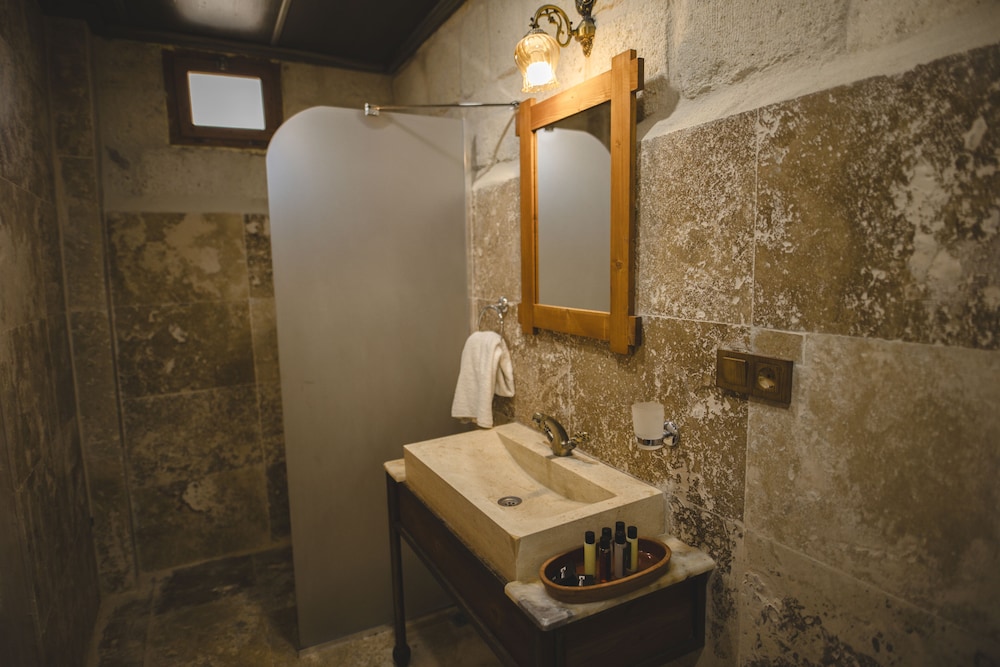 Cavusin Cave House 44/50