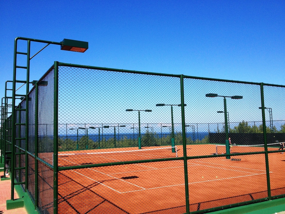 Korineum Golf & Beach Resort 12/33