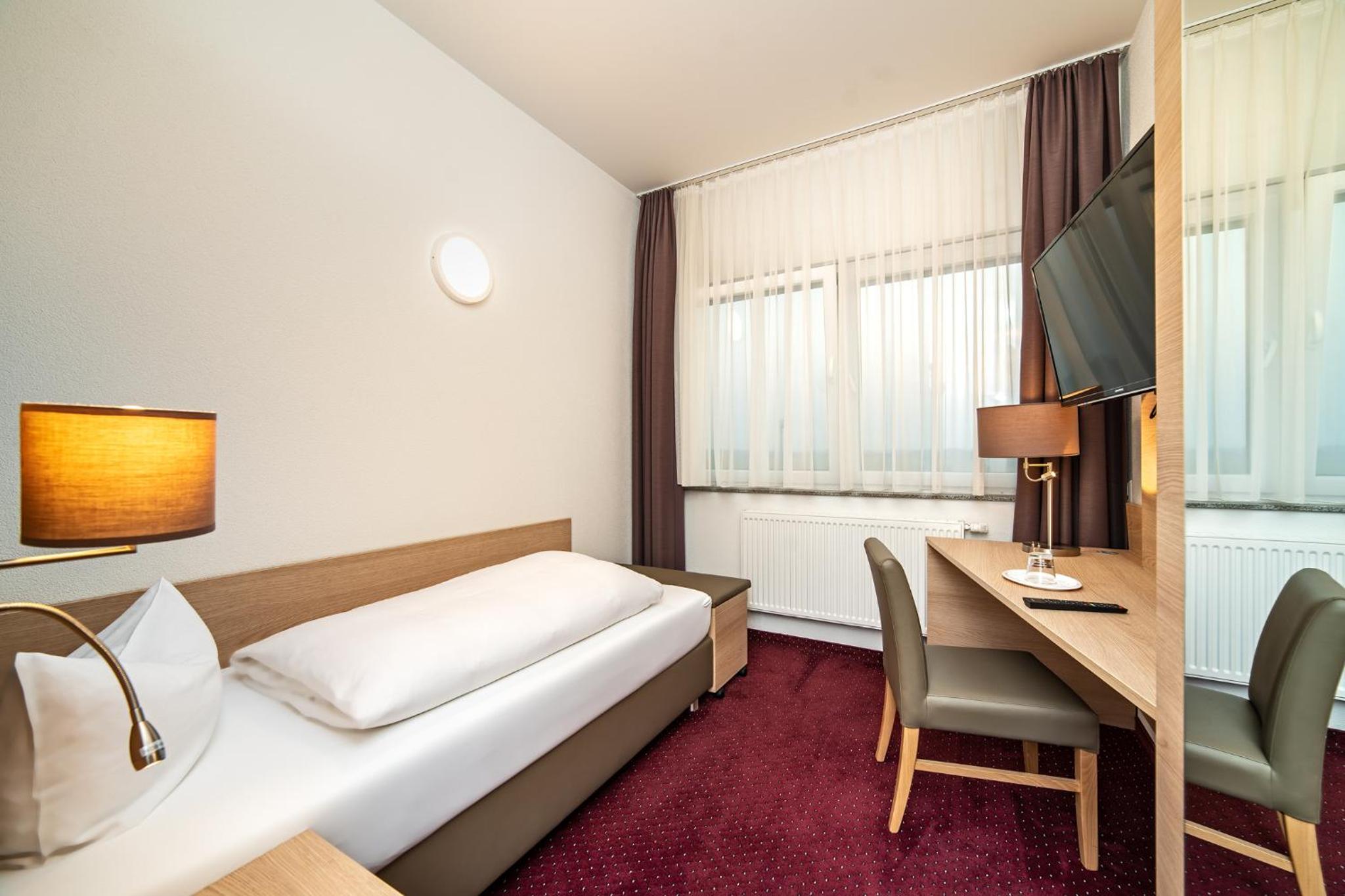 Hotel am Stadtrand 14/39