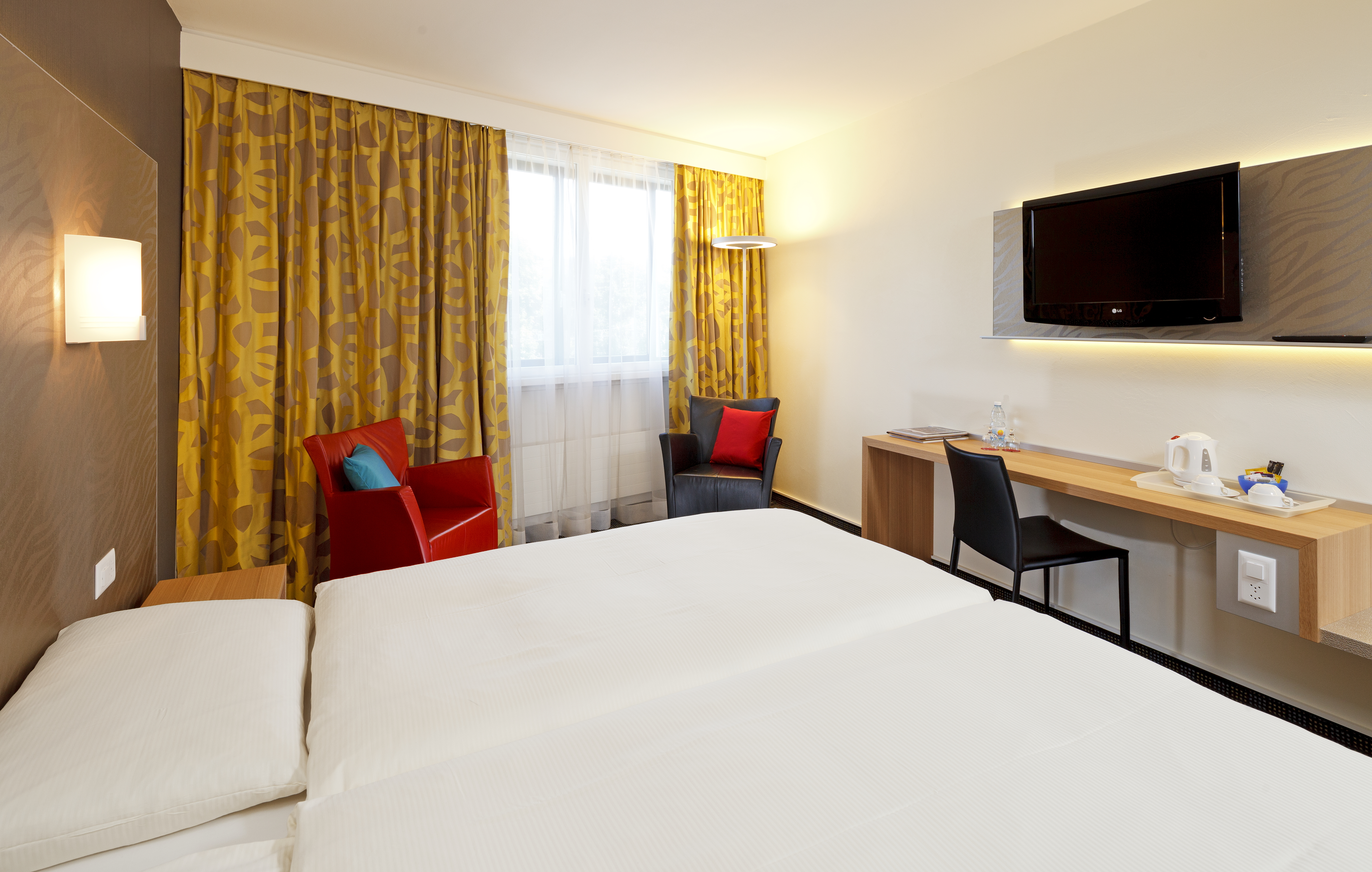 Standard, Double or Twin Bed, Metropol Basel 3/5