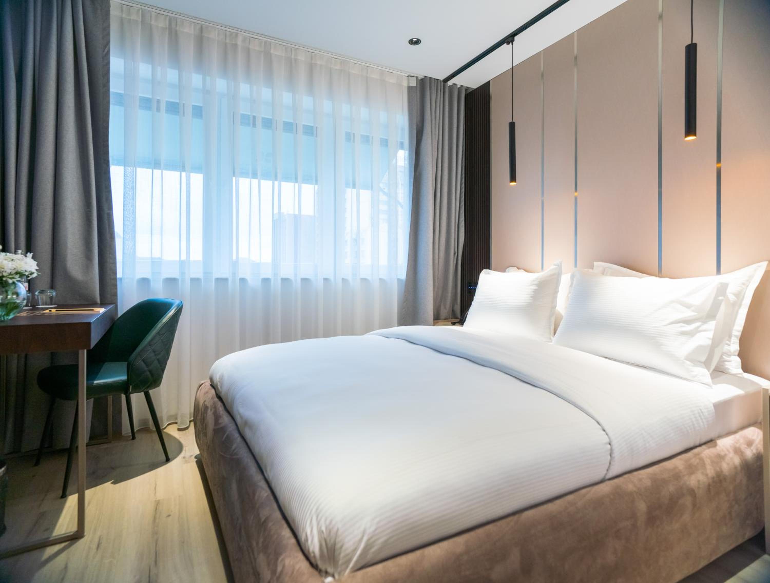 Emery Hotel Pristina 17/50