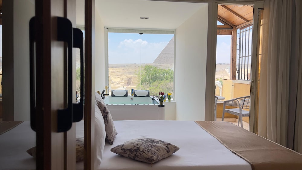 غرفة ملكية بسريرين منفصلين بجاكوزي، Giza Pyramids View Inn 2/8