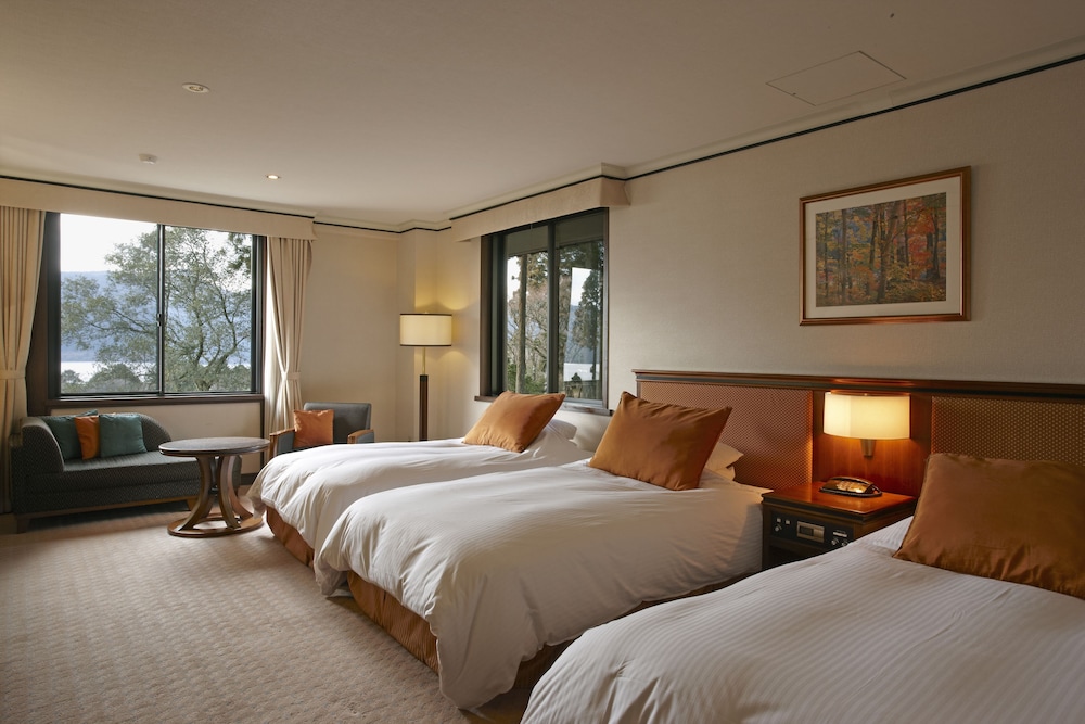 Hotel de Yama, Hakone Lakeside 12/66