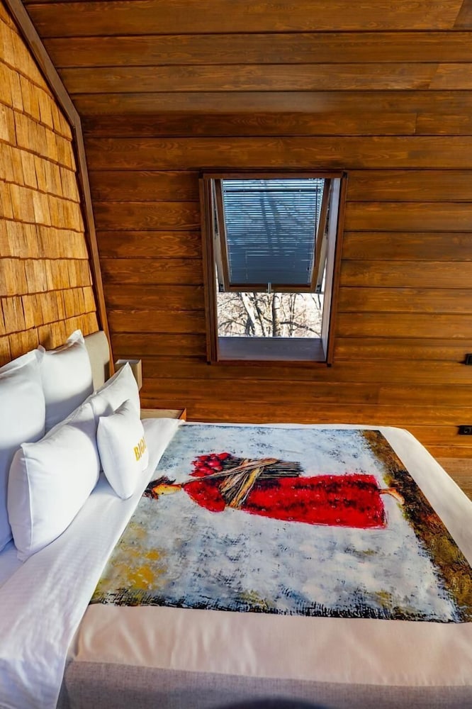 1 BEDROOM, CHALET, LAKE VIEW