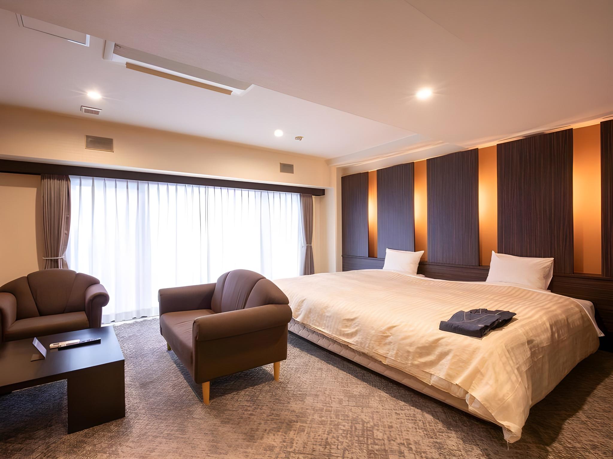 Hollywood, Double Bed, Bathtub, Low Floor