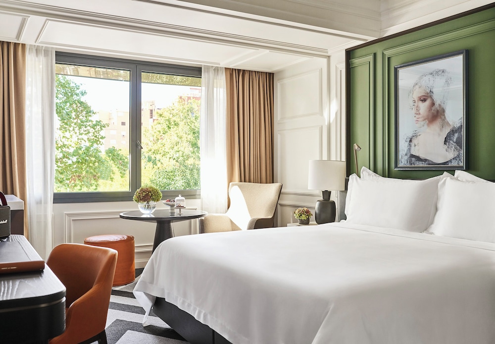 2 BEDROOMS, SUITE