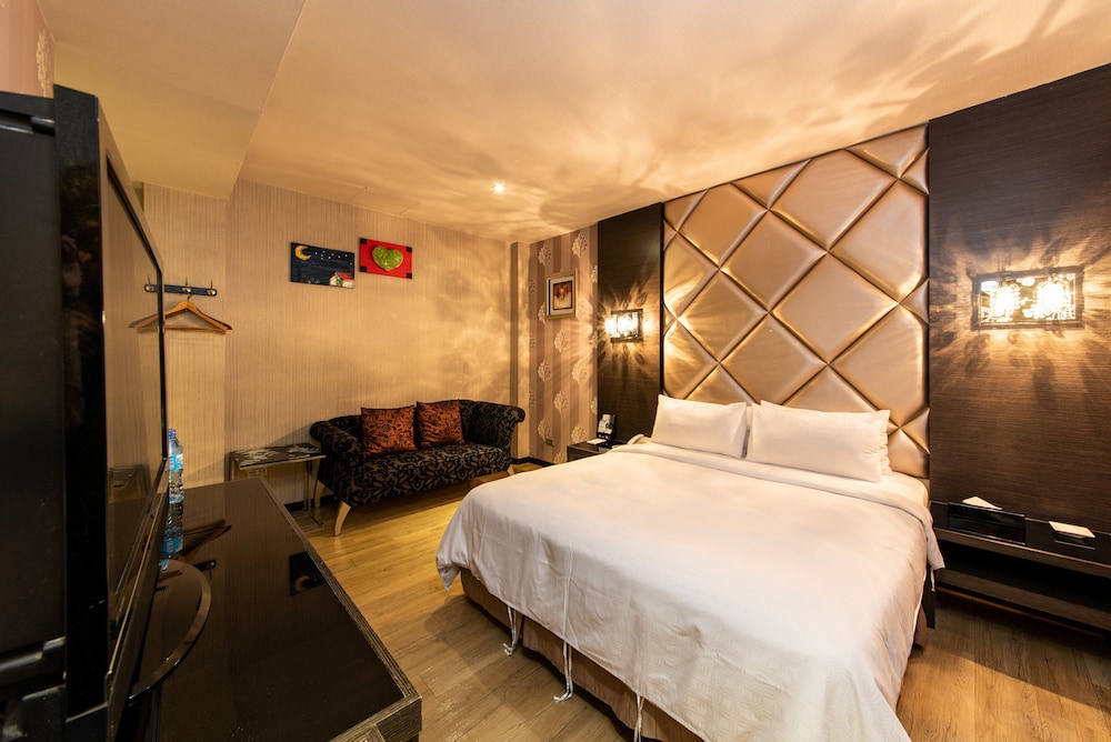 The River Fashion Hotel 15/65
