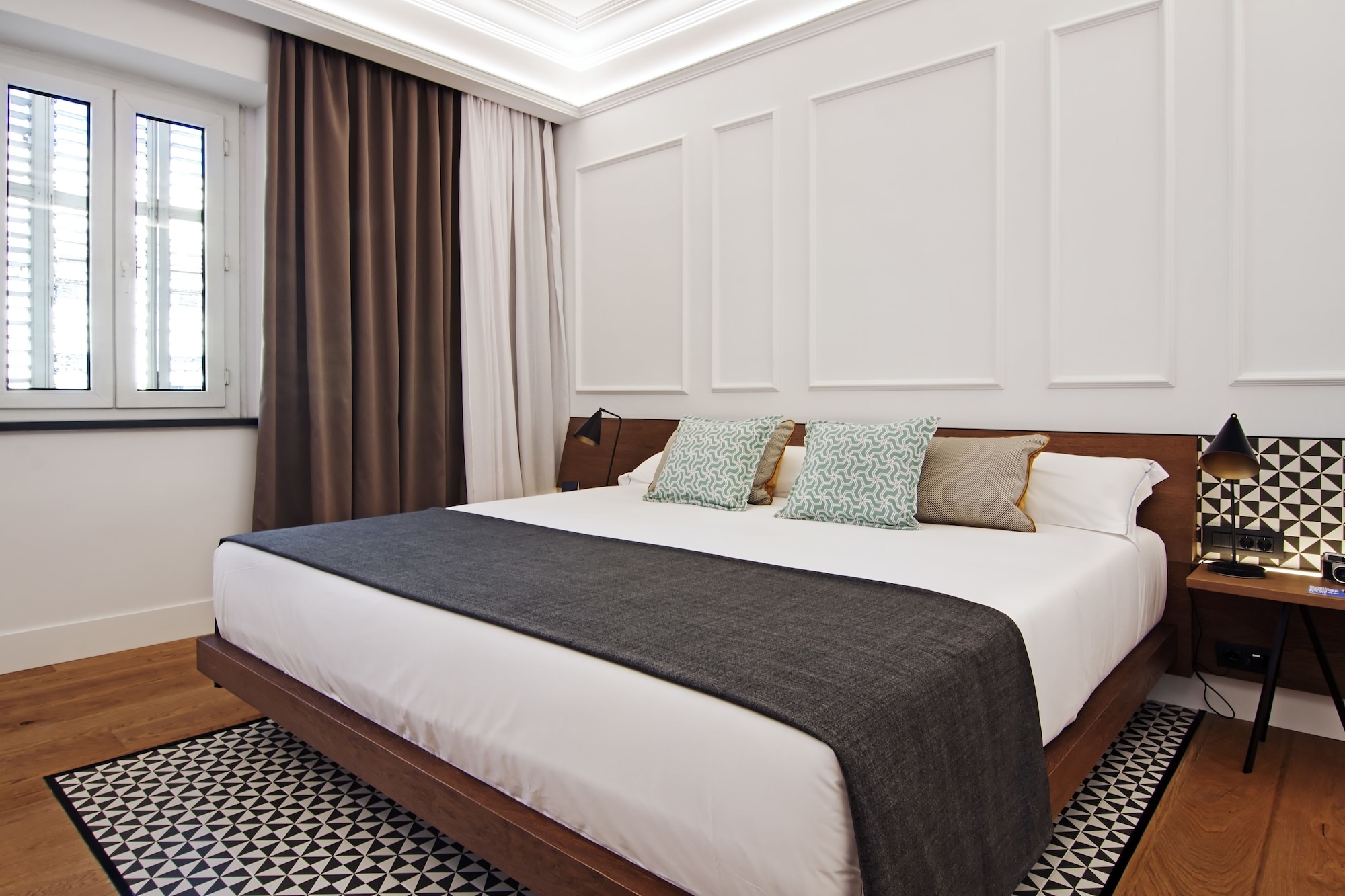 EXECUTIVE, DOUBLE OR TWIN BED