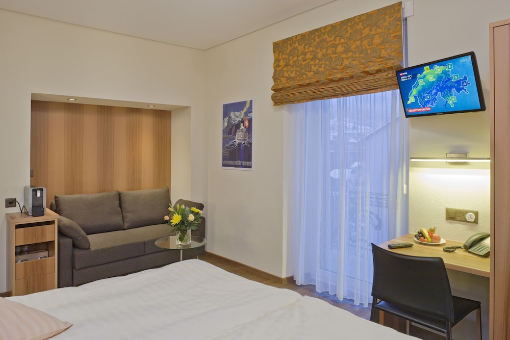 Hotel Ambassador 37/62
