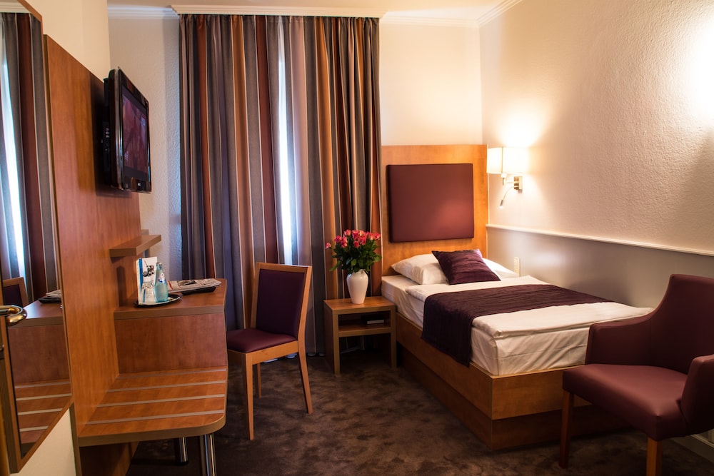 Hotel Niederrad 7/29
