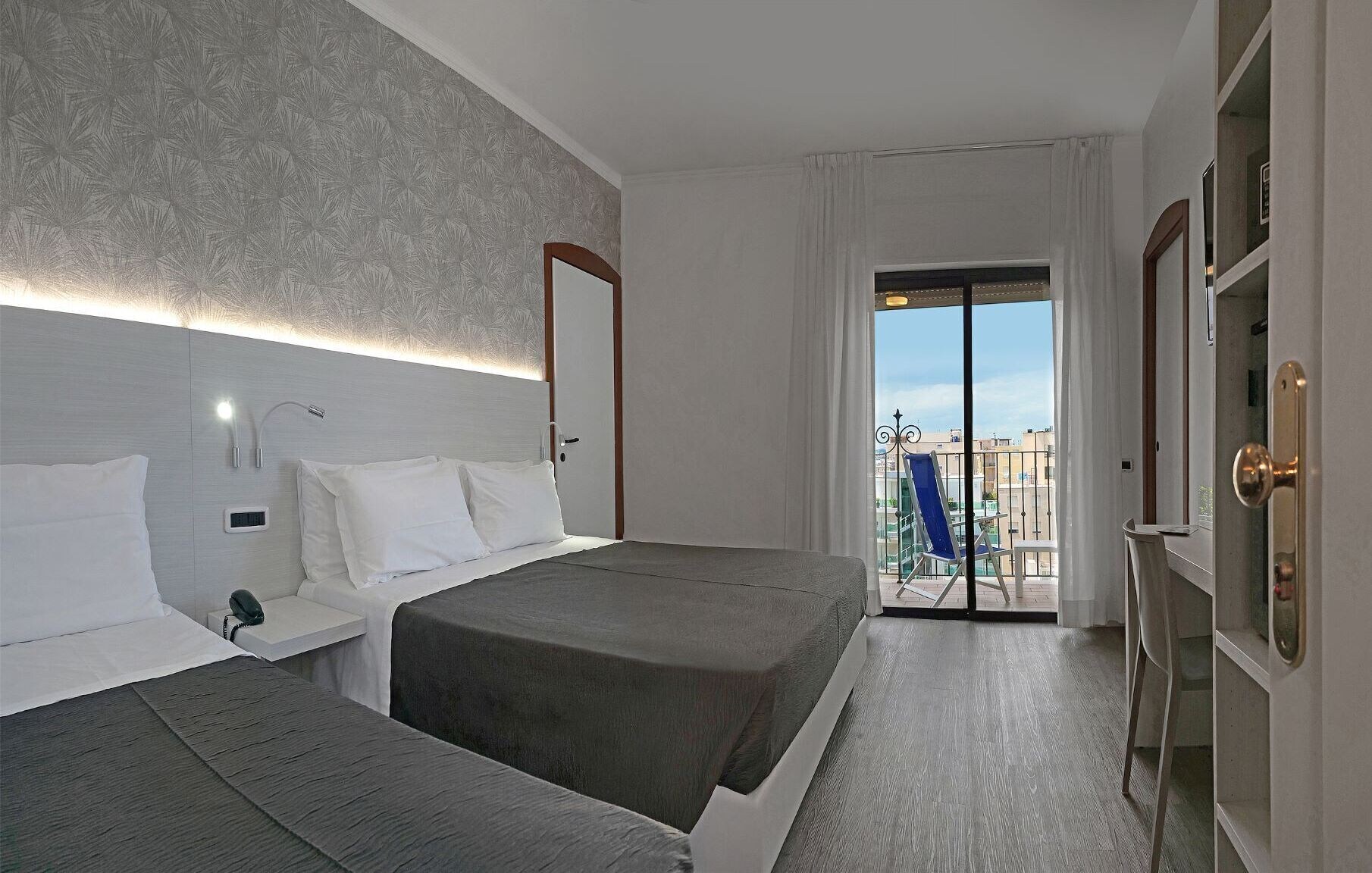 ROOM, TRIPLE, MULTIPLE BEDS, SEA VIEW, BALCONY