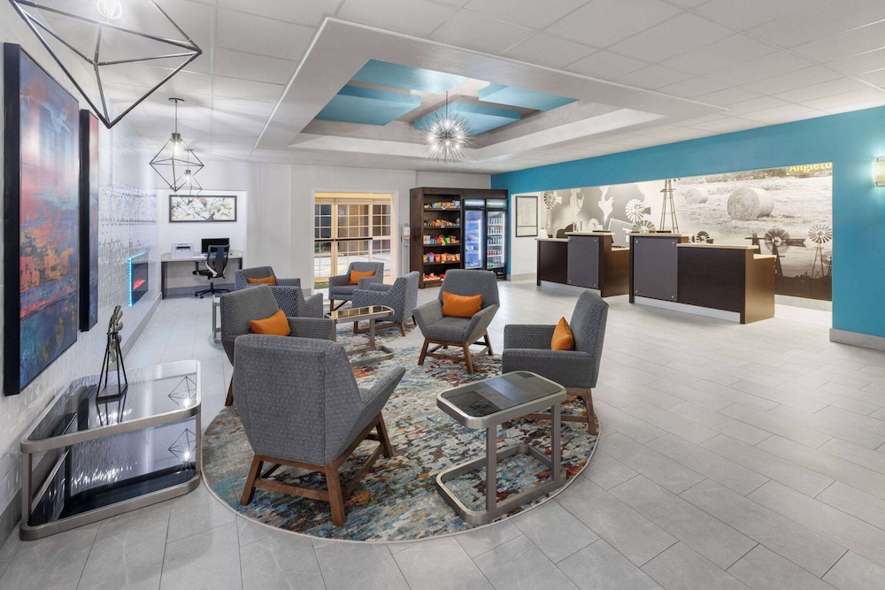 La Quinta Inn & Suites by Wyndham Angleton 29/50