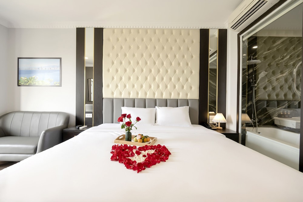 Monaco Hotel 17/49