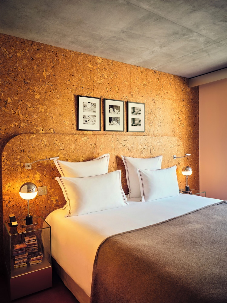 Superior, Queen Bed
