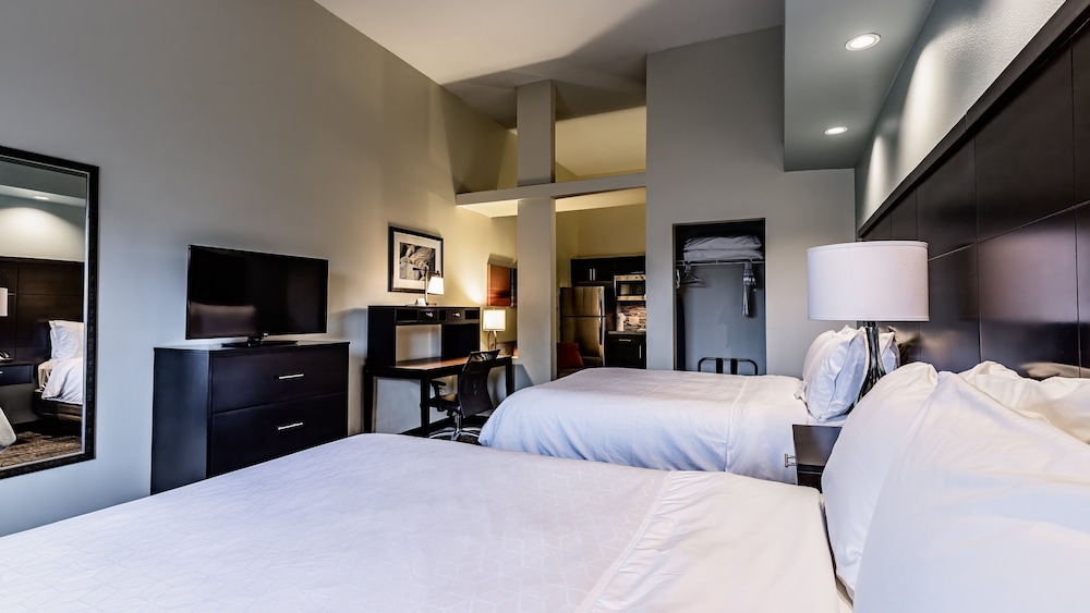 Staybridge Suites Laredo International Airport 8/42