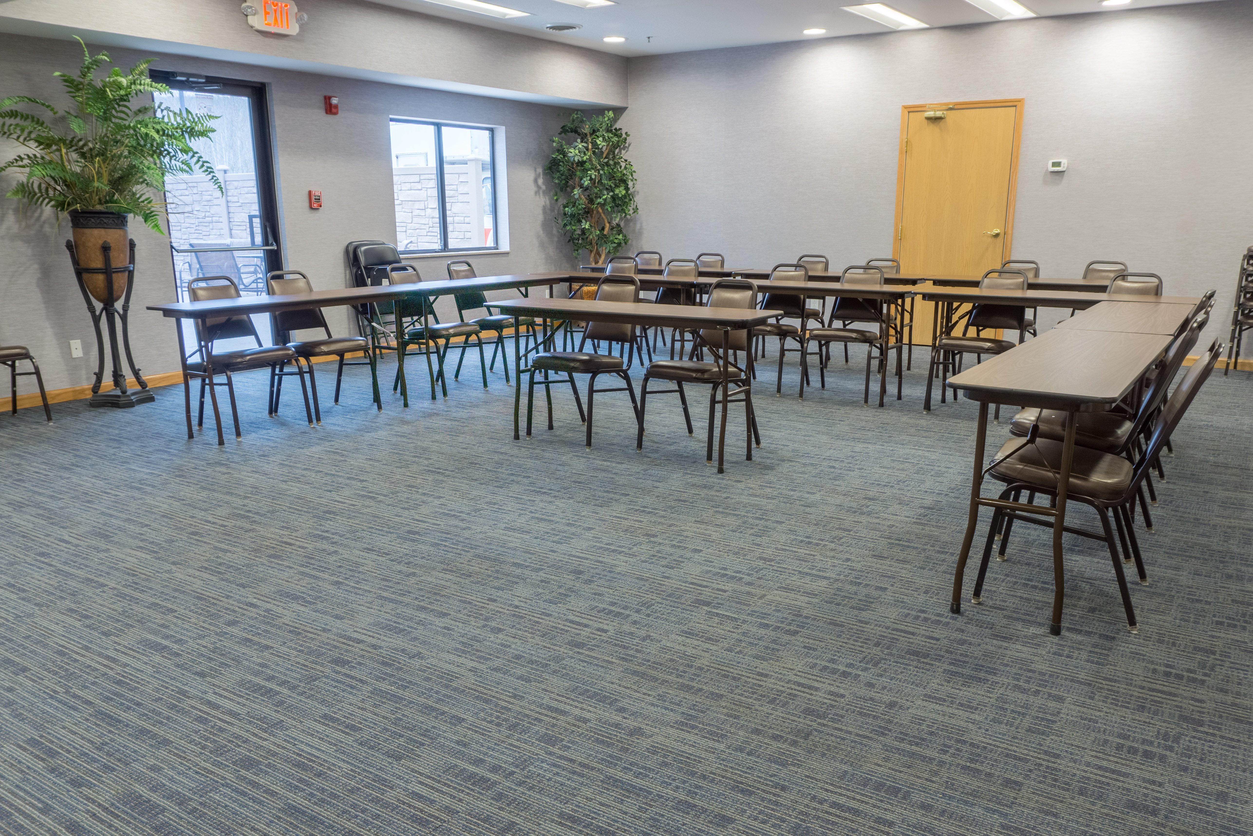 Holiday Inn Express Winfield 40/50