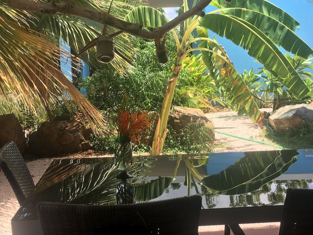 Tropical Breeze Apartments 46/49