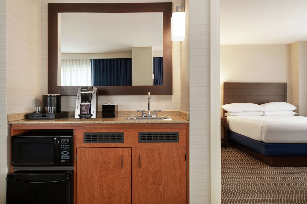 Embassy Suites by Hilton Boston at Logan Airport 9/65