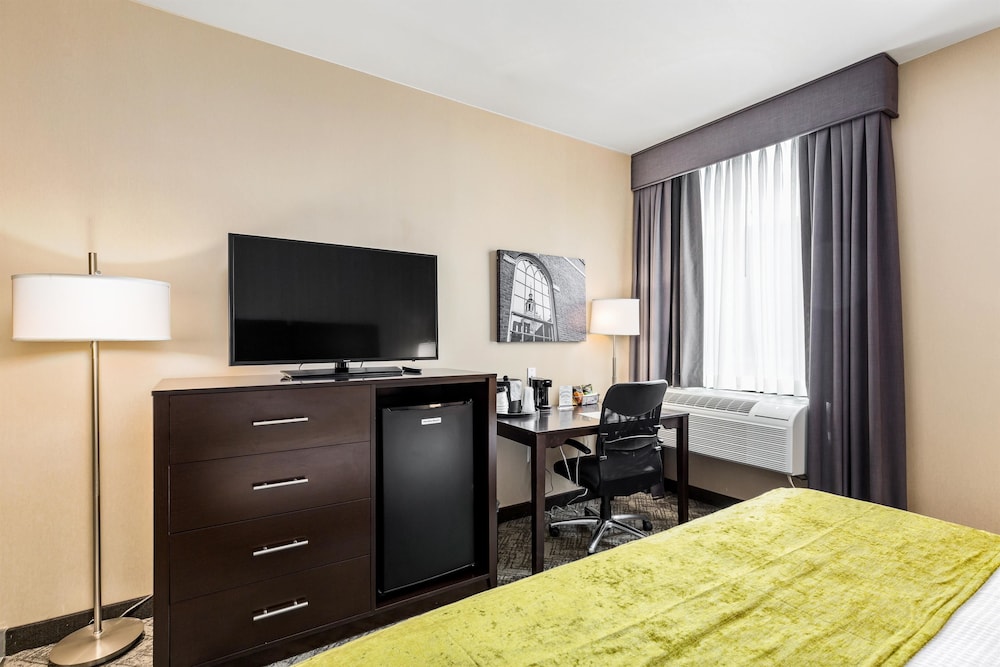 Best Western Plus Philadelphia-Pennsauken Hotel 19/32