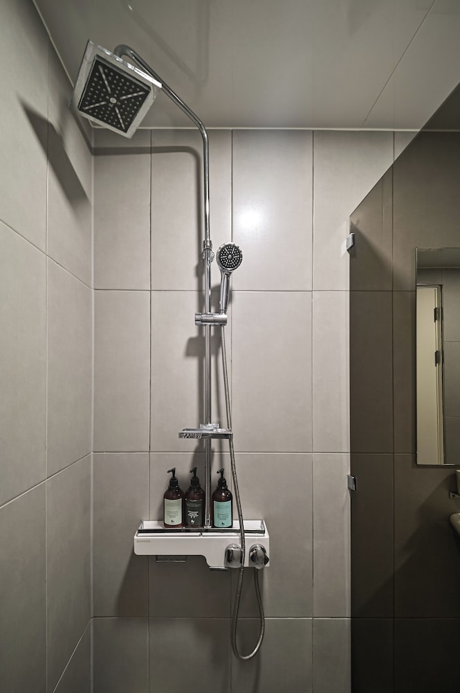 B Cent Hotel 43/58
