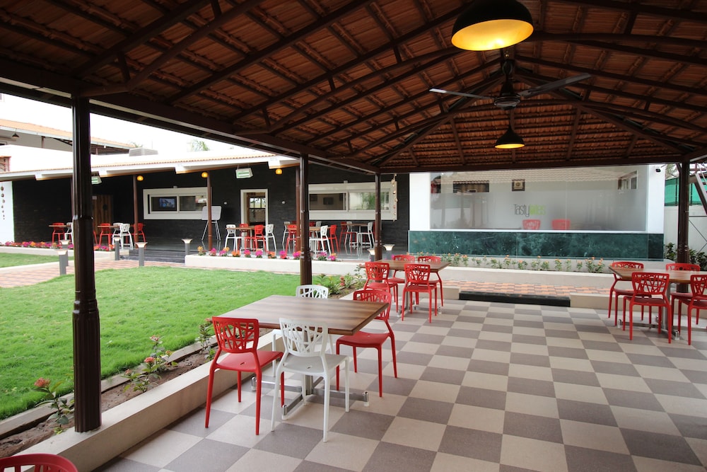 Hotel Majestique Pune 22/33