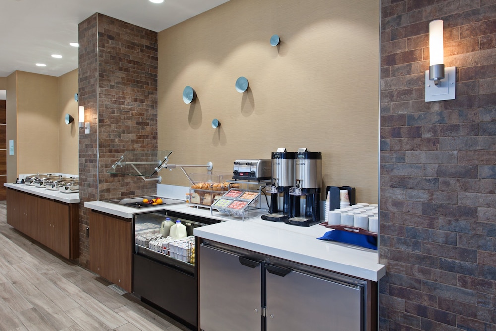 Holiday Inn Diamond Bar 46/58