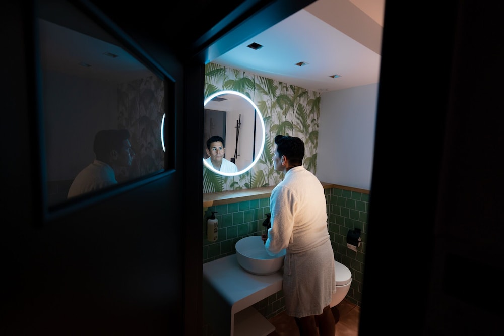 Koncept Hotel International 50/50