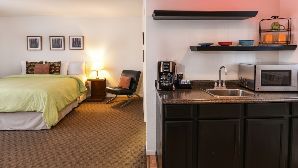 Skylark Hotel 26/70