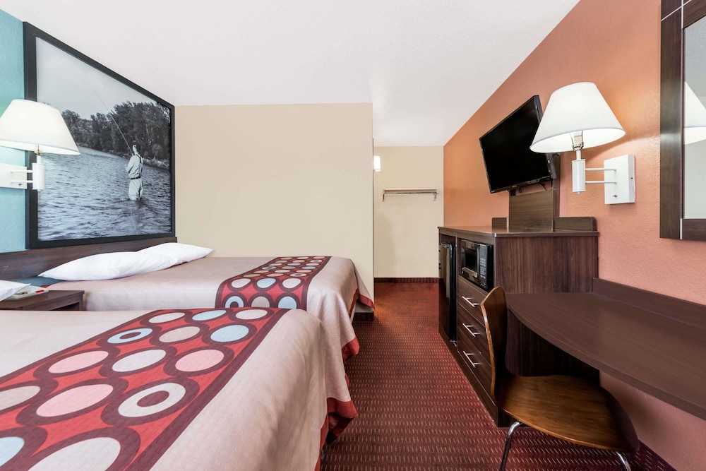 Super 8 by Wyndham Midwest City OK 18/33