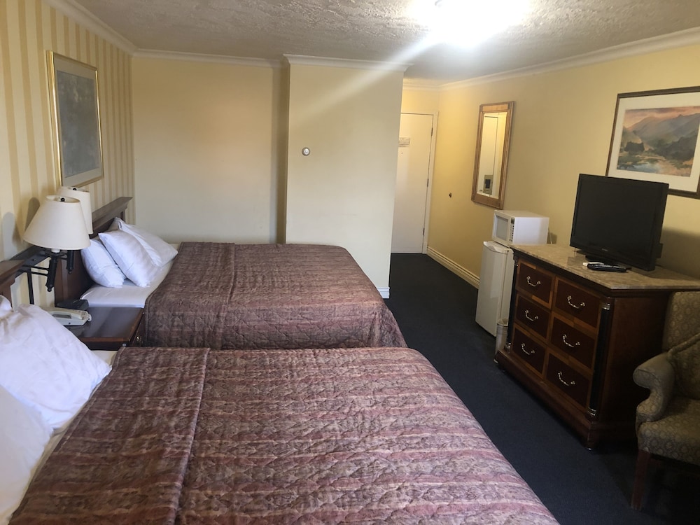 Island Travel Inn Hotel 10/55