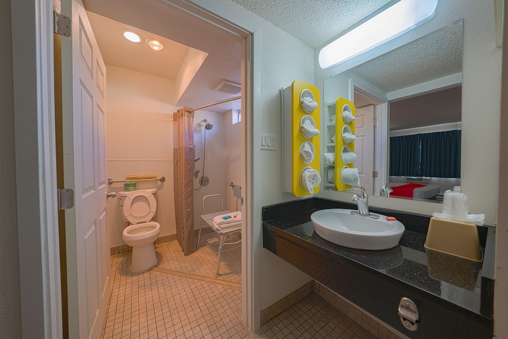Travelodge Inn & Suites by Wyndham Saint Helens OR 36/37