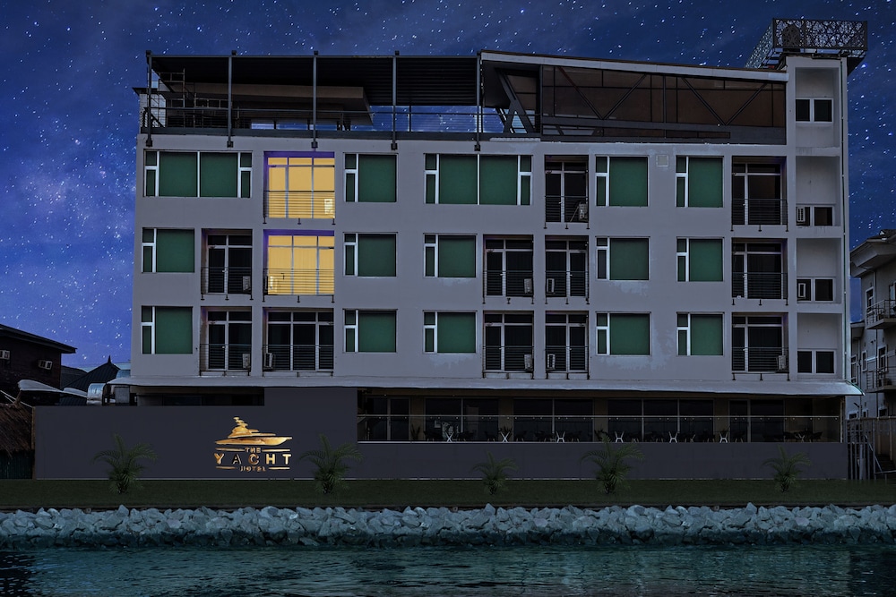 The Yacht Hotel 1/49