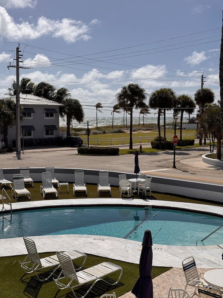 Coral Key Inn 66/71