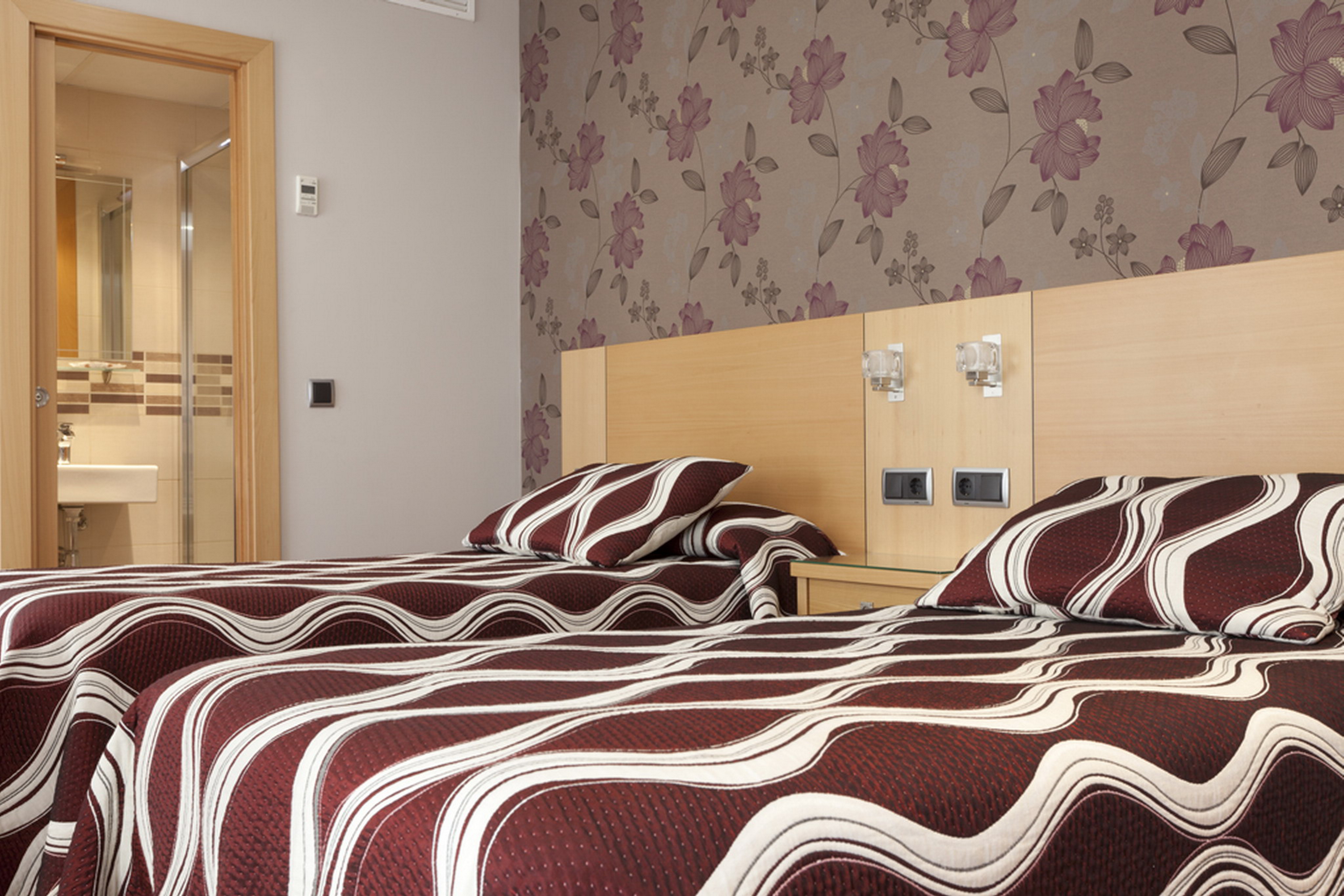 Room, Triple