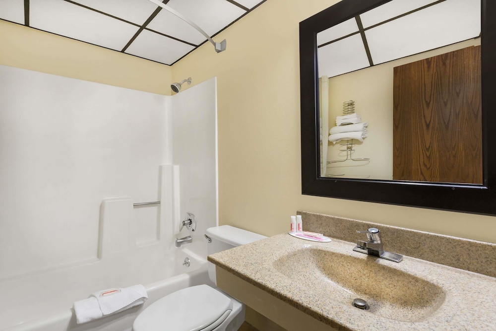 Travelodge By Wyndham Loveland/Fort Collins Area 12/25