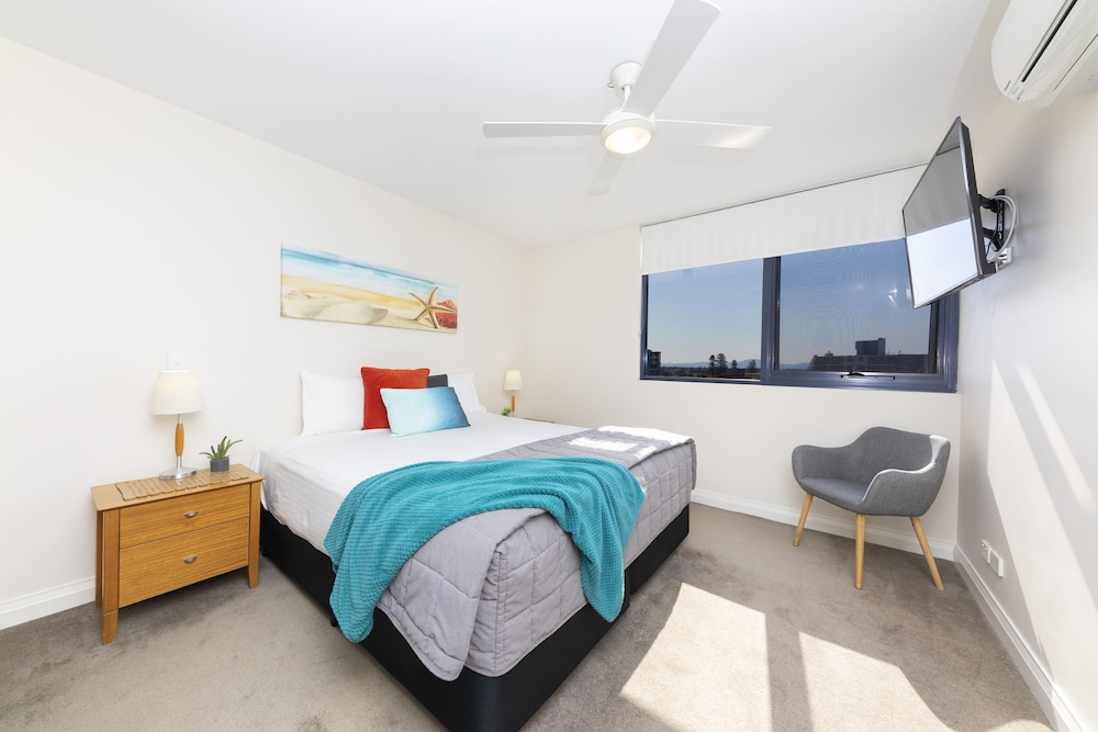 1 Bedroom, Superior, Apartment, King Bed, Water View