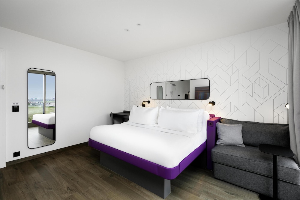 YOTEL Geneva Lake, Select by Hilton 22/59