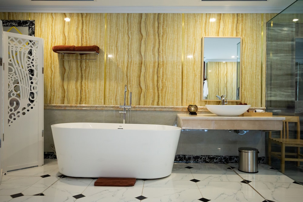 Central Luxury Ha Long Hotel 10/72