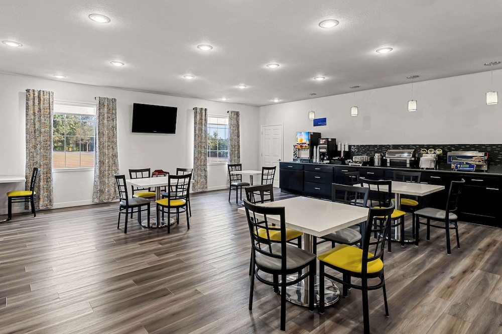 Best Western Sherwood Inn & Suites 34/50