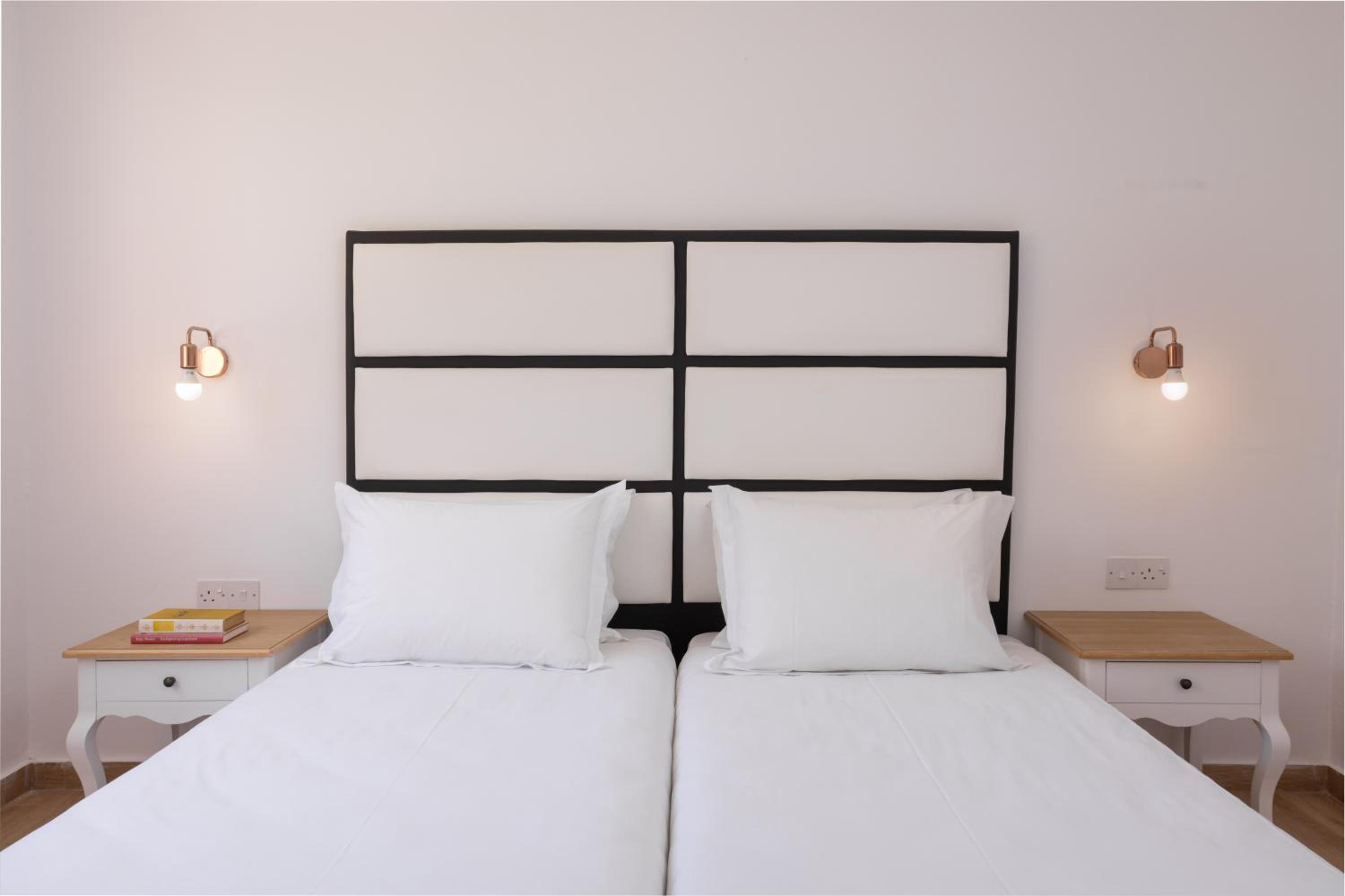 1 BEDROOM, APARTMENT, SIDE SEA VIEW