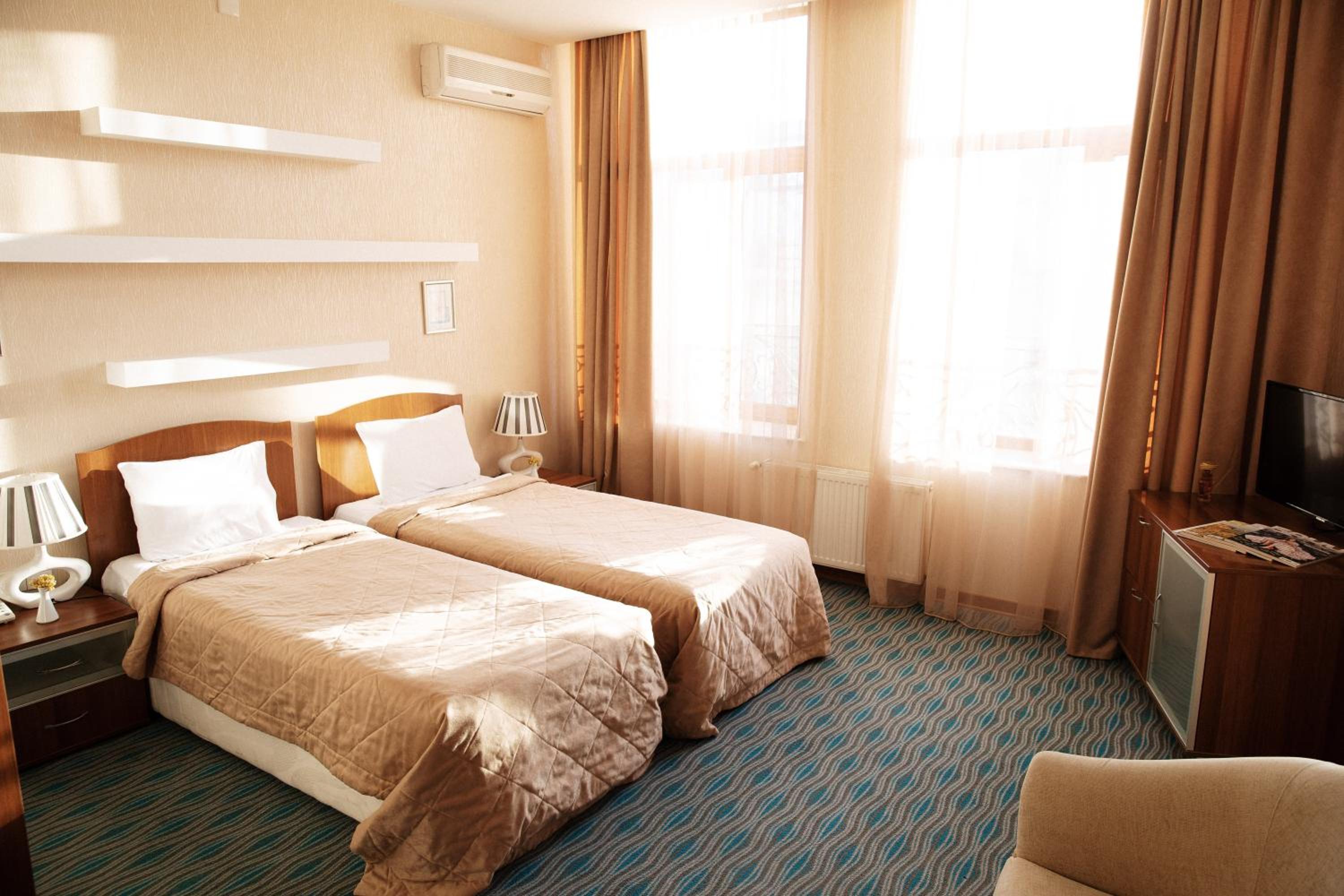 Deluxe, Twin Beds