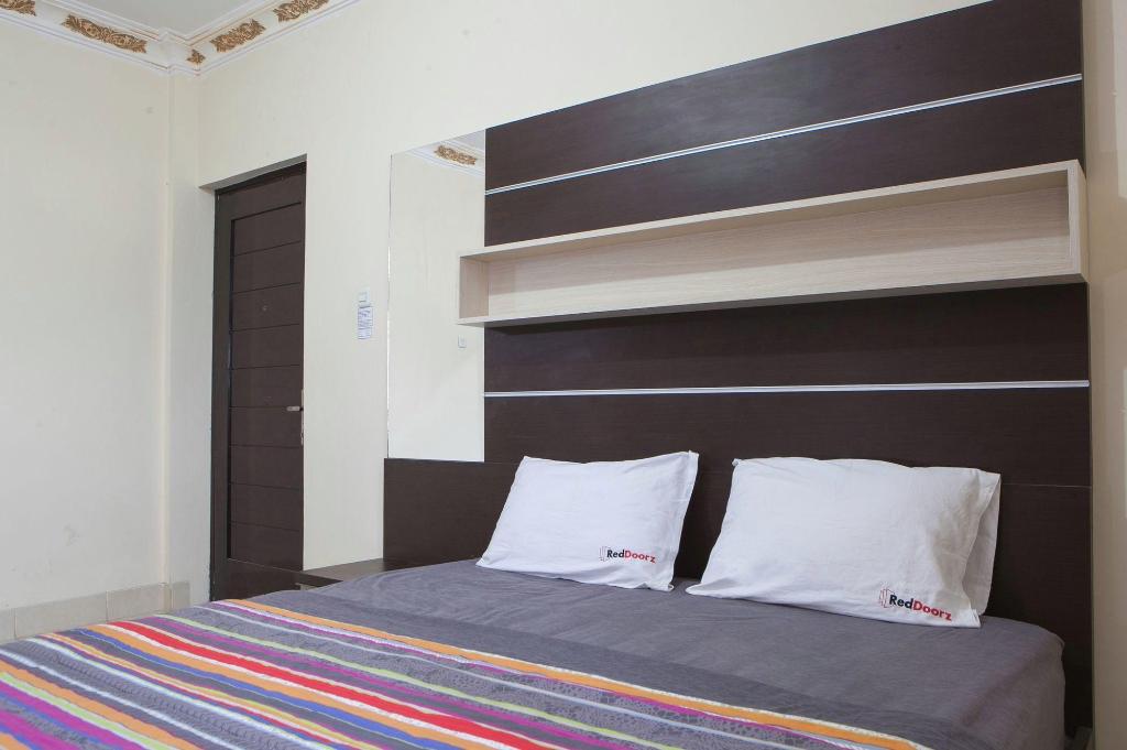 Reddoorz Plus Near Isola Upi 19/30