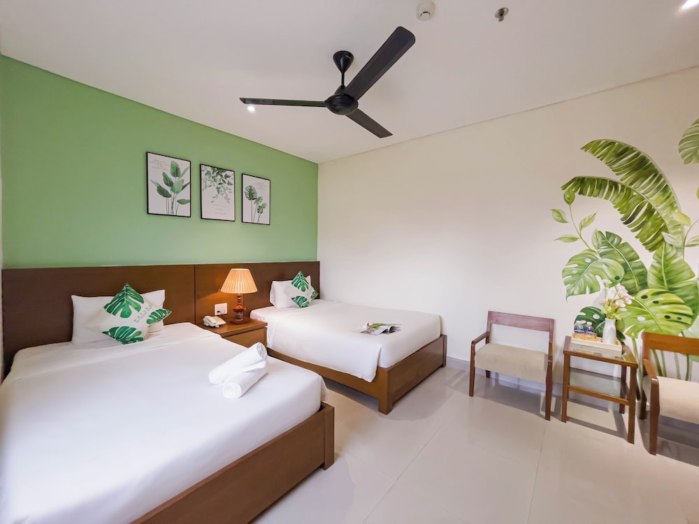 DELUXE, TWIN BEDS, CITY VIEW