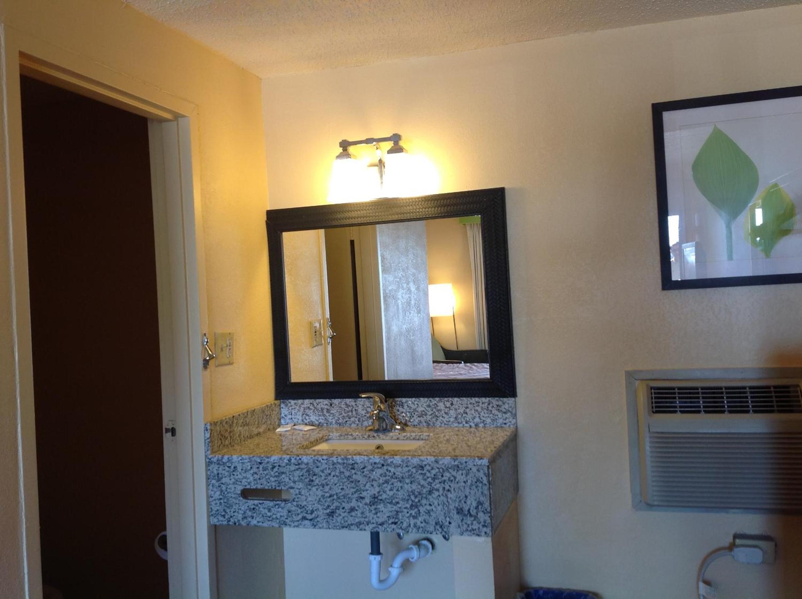 Diamond Inn And Suites 29/29