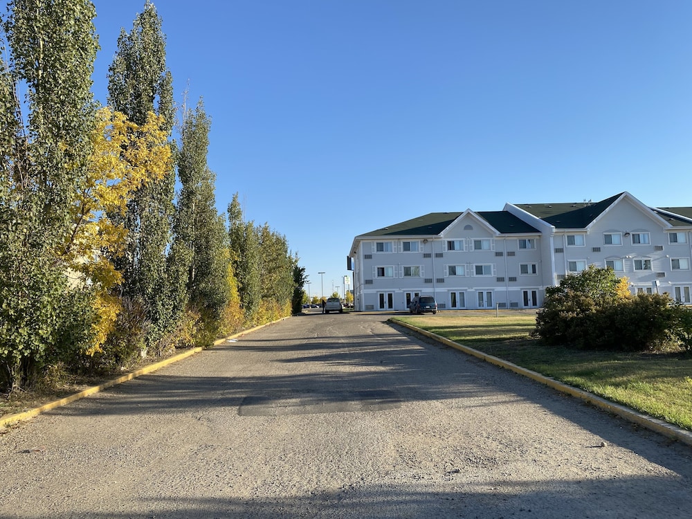 Travelodge Suites by Wyndham Regina / Eastgate Bay 68/71