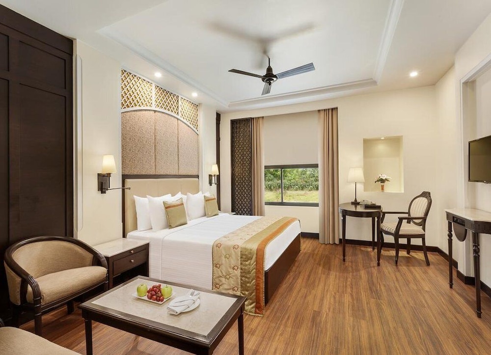 La Place Sarovar Portico Lucknow 20/55