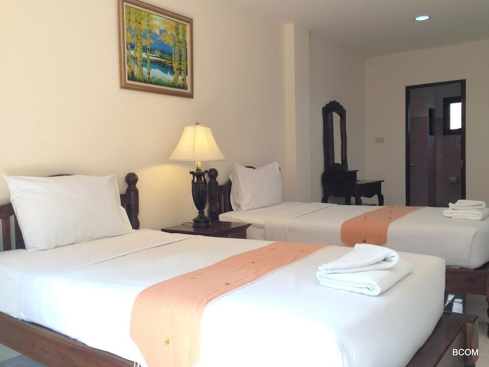 Panupong Hotel 10/22