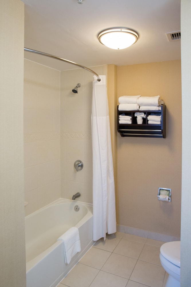 Hampton Inn & Suites Providence Downtown 17/50