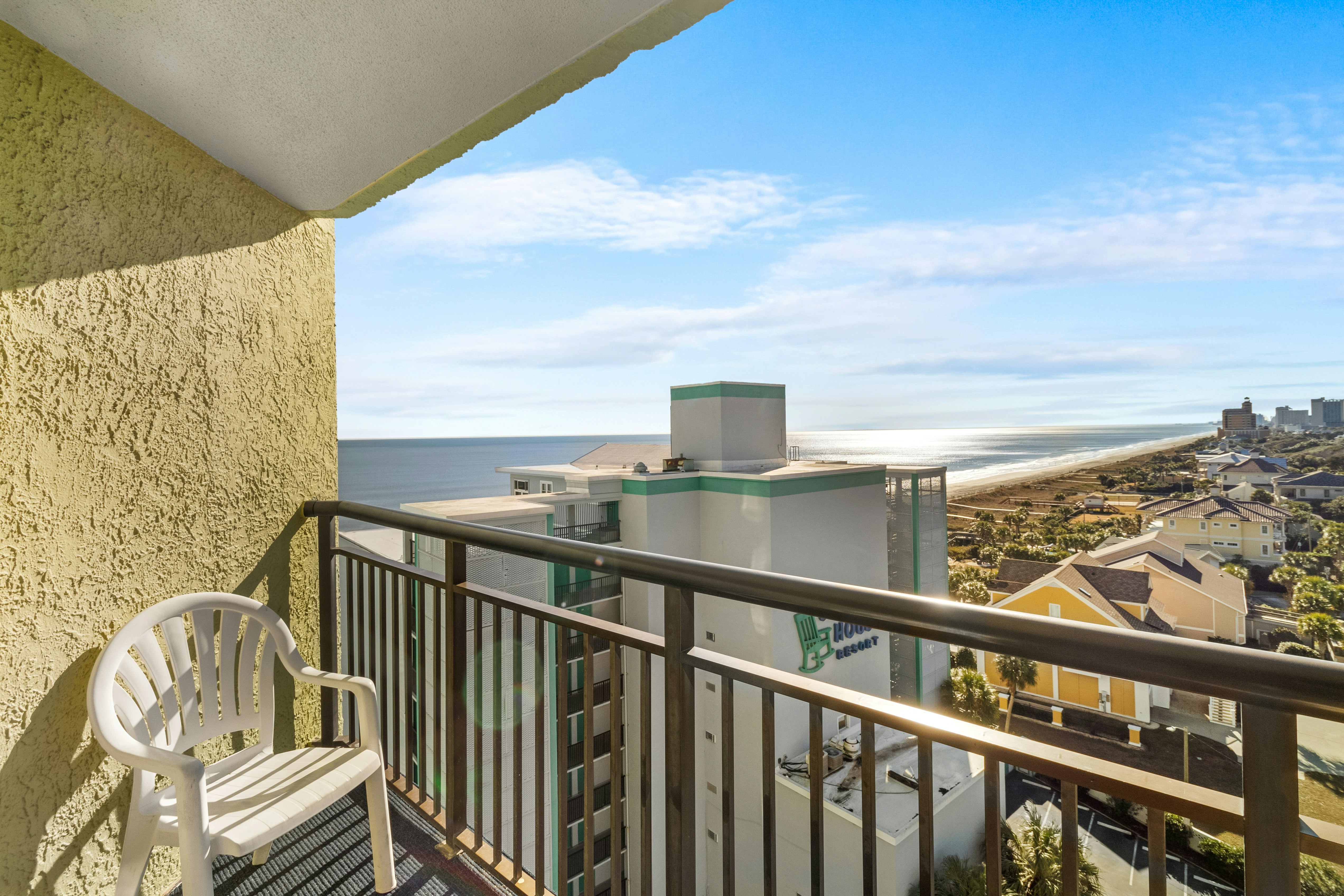 Monterey Bay Suites 4/81